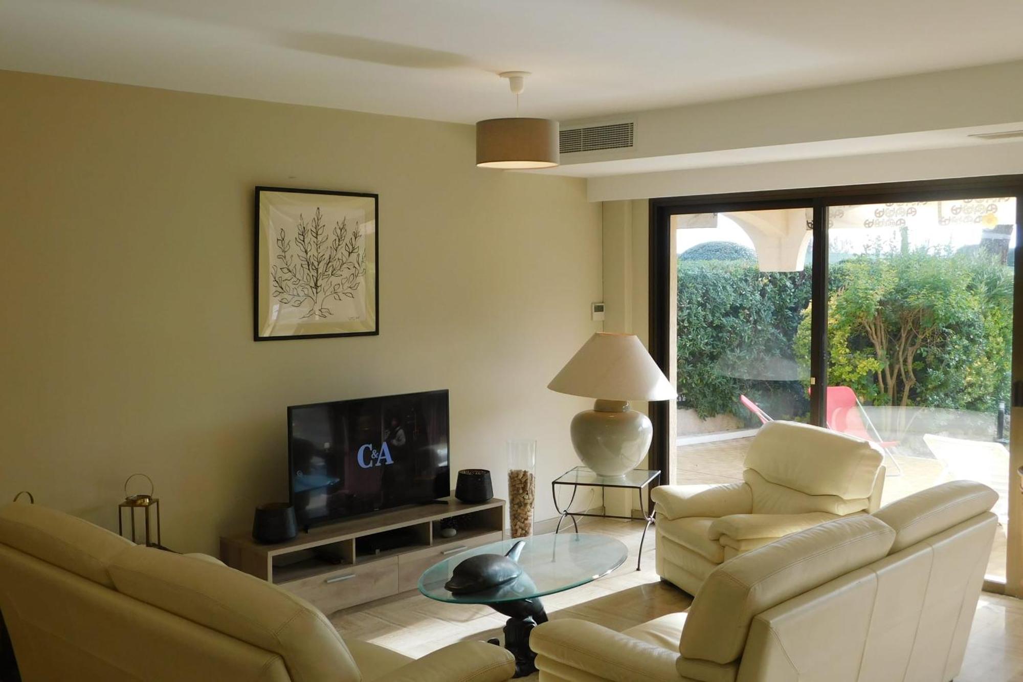 Air-Conditioned 4-Room "Marine Villeneuve" Flat With Pool And Parking מראה חיצוני תמונה